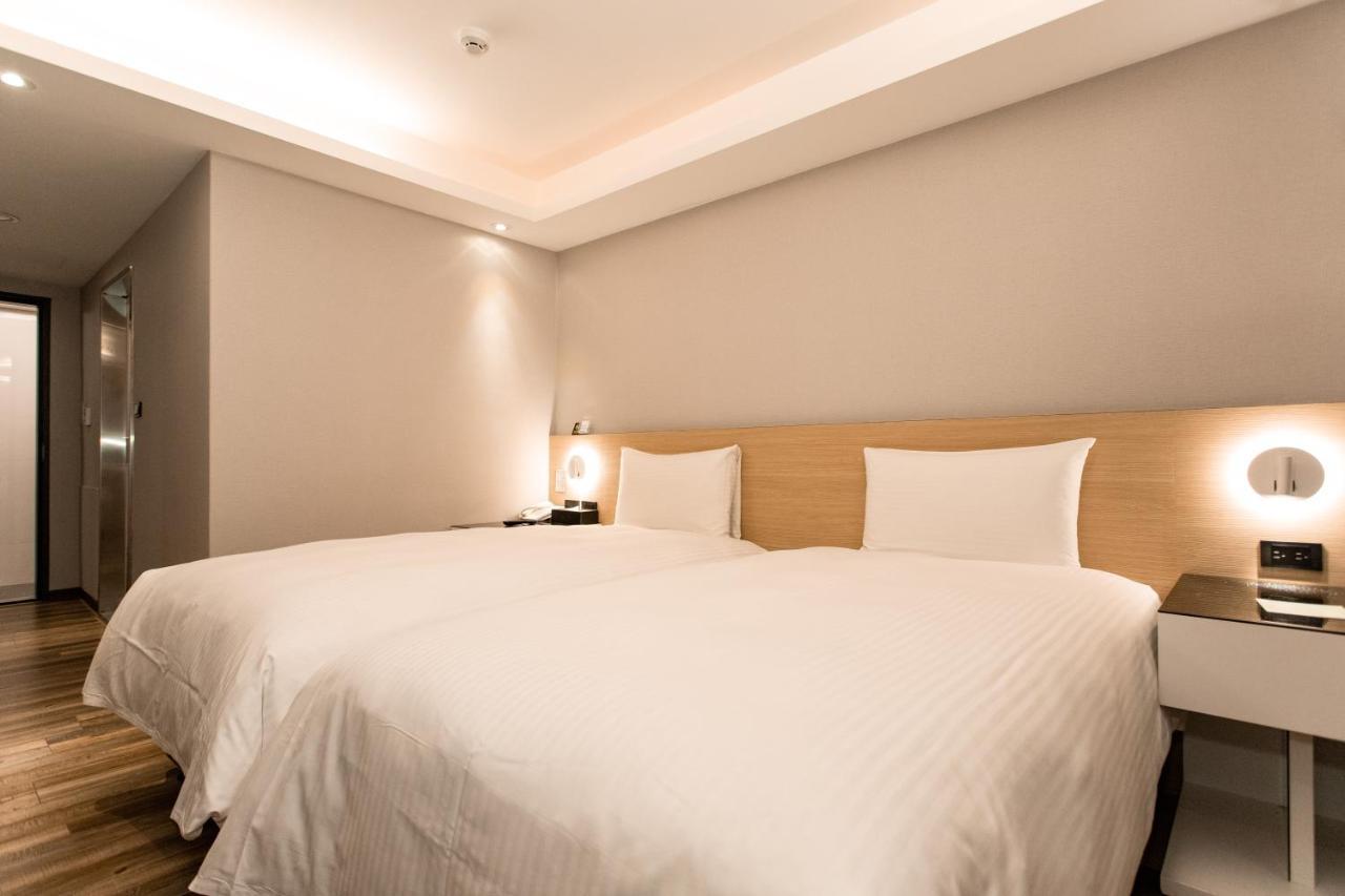 Hub Hotel Tucheng Eksteriør billede